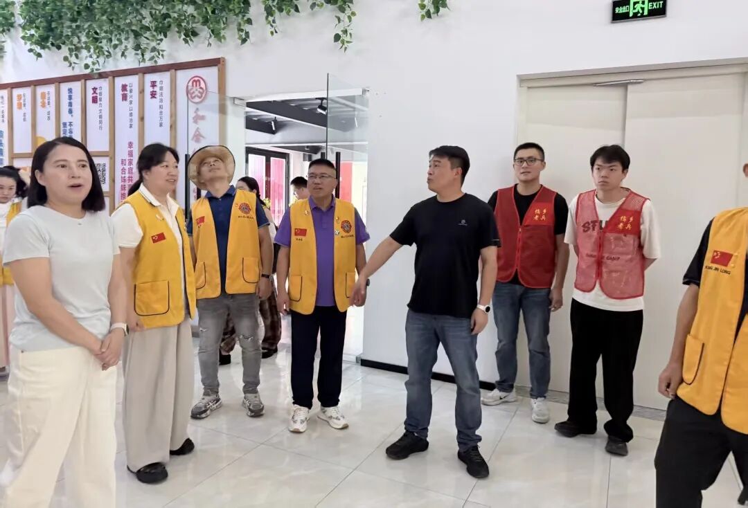 服务︱情暖建军节 助残敬老兵——灵江服务队开展党建联建公益慰问活动